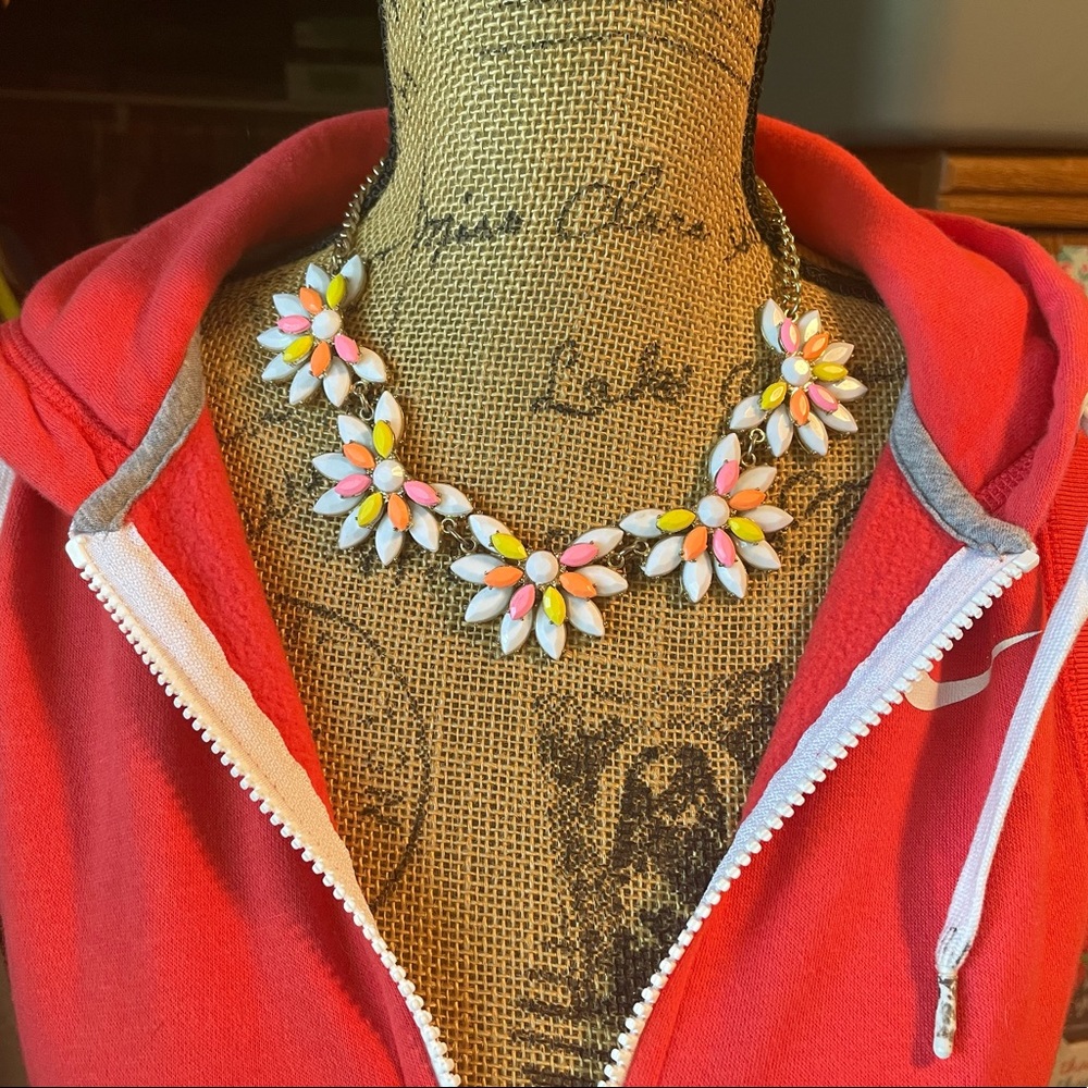 🌸🌼ADORABLE FLORAL statement Necklace